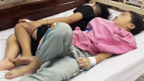 Vụ gần 200 học sinh nghi ngộ độc: 22 trường chung một nh&agrave; cung cấp thức ăn