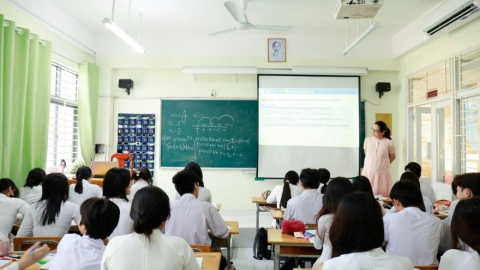 TPHCM thiếu hơn 17.000 ph&ograve;ng học: Đ&acirc;u l&agrave; những phường, x&atilde; đang "oằn m&igrave;nh" g&aacute;nh học sinh?