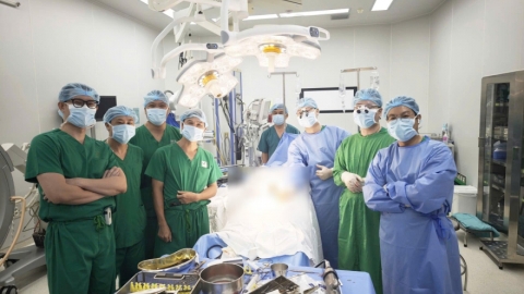 T&aacute;i sinh "bản lĩnh" cho người đ&agrave;n &ocirc;ng bị điện cao thế ph&aacute; hủy v&ugrave;ng k&iacute;n