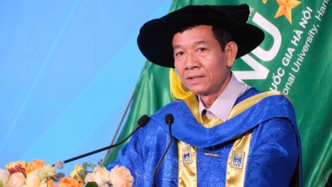 Hiệu trưởng khuyên “tân binh” không để AI điều khiển bản thân