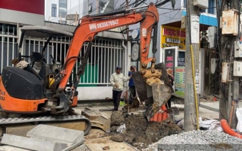 Đ&agrave; Nẵng y&ecirc;u cầu &ldquo;dứt điểm&rdquo; t&igrave;nh trạng vỉa h&egrave; đ&agrave;o xới k&eacute;o d&agrave;i