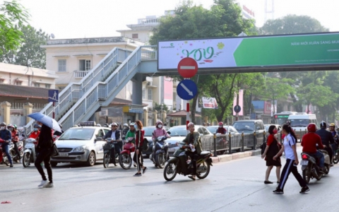 H&agrave; Nội: X&acirc;y dựng cầu vượt cho người đi bộ qua đường Nguyễn Tr&atilde;i