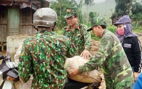Kịp thời di dời các hộ dân ra khỏi vùng sạt lở núi