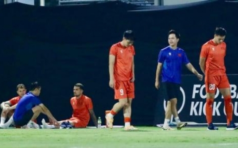 Nguyễn Đ&igrave;nh Bắc chấn thương, vắng mặt ở cuộc t&aacute;i đấu ĐT Malaysia?