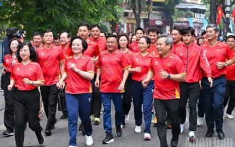 Ph&aacute;t động phong tr&agrave;o to&agrave;n d&acirc;n tập luyện thể thao v&igrave; một Việt Nam khỏe mạnh