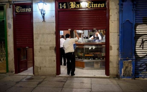 T&acirc;y Ban Nha &aacute;p lệnh giới nghi&ecirc;m to&agrave;n quốc v&igrave; dịch Covid-19