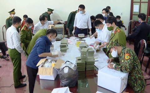 Bắt 4 đối tượng, thu giữ 100 bánh heroin ở Lào Cai