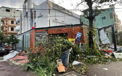 Chủ nhà hàng ở Quy Nhơn lạc giọng vì mất trắng 4 tỷ đồng sau bão Kalmaegi