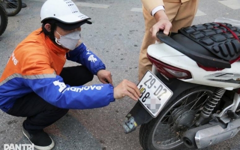 Cục CSGT nghiên cứu tăng nặng mức phạt với hành vi che, dán biển số