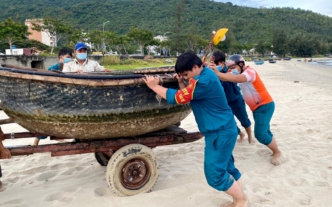 Huy động tổng lực giúp dân chống bão