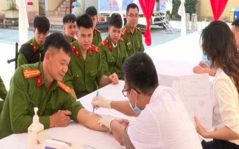 Khám sàng lọc phát hiện bệnh lao, lao tiềm ẩn cho cán bộ chiến sĩ và can, phạm nhân