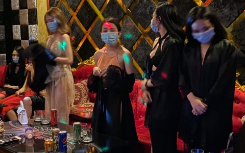 Nhiều nữ nh&acirc;n vi&ecirc;n qu&aacute;n karaoke dương t&iacute;nh ma tu&yacute;