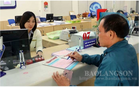 Ph&aacute;t triển dịch vụ ng&acirc;n h&agrave;ng b&aacute;n lẻ: Tiện cho người d&acirc;n, lợi cho ng&acirc;n h&agrave;ng