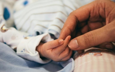 Sống chung với khói thuốc, nhiều phụ nữ trẻ âm thầm mất dần khả năng làm mẹ