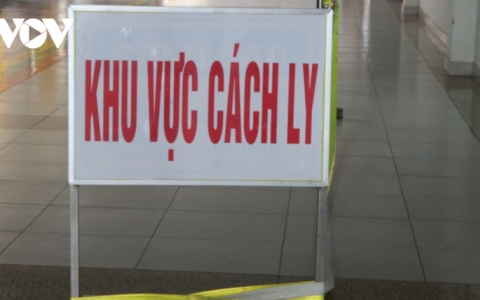 Việt Nam c&oacute; th&ecirc;m 9 ca mắc Covid-19 mới đều được c&aacute;ch ly khi nhập cảnh