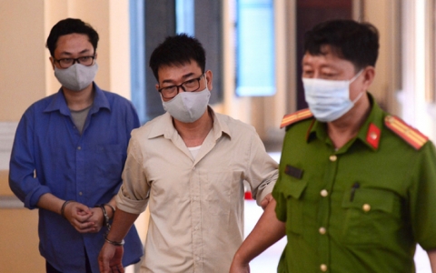 Cựu ph&oacute; ch&aacute;nh &aacute;n quận 4: 'T&ocirc;i cay đắng hơn một năm rồi'