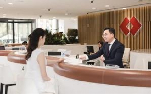 Kh&aacute;ch h&agrave;ng hưởng lợi g&igrave; từ cuộc đua hệ sinh th&aacute;i ng&acirc;n h&agrave;ng - bảo hiểm?