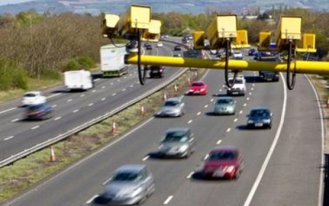 Lỗi camera tốc độ khiến h&agrave;ng ngh&igrave;n t&agrave;i xế tại Anh bị phạt oan