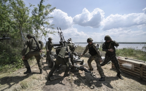Nga tấn c&ocirc;ng dồn dập to&agrave;n tuyến Donbass, giương cờ ở th&agrave;nh tr&igrave; Maryinka