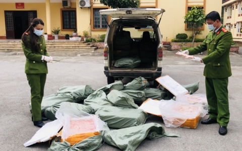Ph&ograve;ng Cảnh s&aacute;t m&ocirc;i trường C&ocirc;ng an tỉnh Lạng Sơn: Bắt giữ xe &ocirc; t&ocirc; vận chuyển 600kg nầm lợn kh&ocirc;ng r&otilde; nguồn gốc xuất xứ