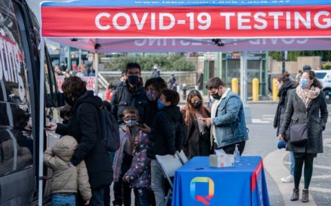 WHO cảnh b&aacute;o "s&oacute;ng thần" Covid-19 c&agrave;n qu&eacute;t thế giới