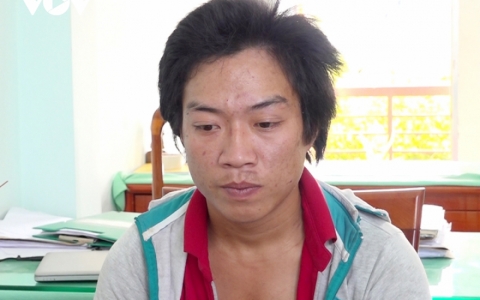 Bắt đối tượng say xỉn chống người thi h&agrave;nh c&ocirc;ng vụ