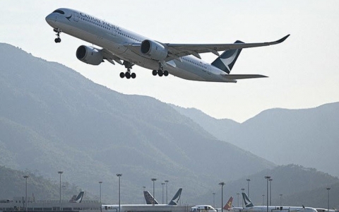 Chuyến bay cất cánh năm 2025 và hạ cánh năm 2024 thu hút sự chú ý