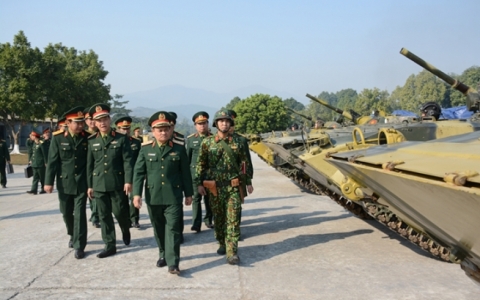 Đo&agrave;n c&ocirc;ng t&aacute;c Bộ Quốc ph&ograve;ng kiểm tra c&ocirc;ng t&aacute;c sẵn s&agrave;ng chiến đấu tại c&aacute;c đơn vị