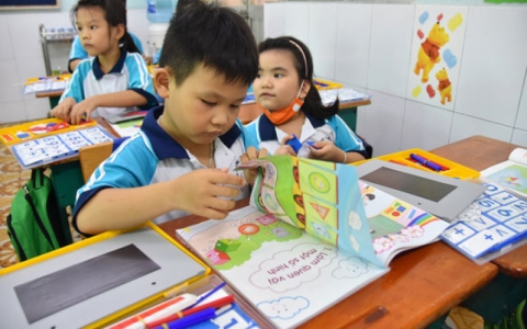 Gấp g&aacute;p, cẩn trọng thử nghiệm dạy SGK lớp 2 v&agrave; lớp 6