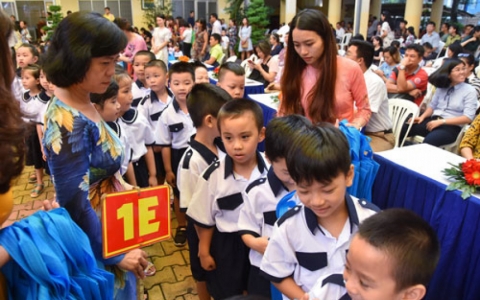 Gian nan t&igrave;m gi&aacute;o vi&ecirc;n cho chương tr&igrave;nh mới