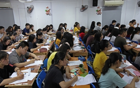 Gi&aacute;o vi&ecirc;n dạy th&ecirc;m thu nhập cả trăm triệu mỗi th&aacute;ng l&agrave; chuyện b&igrave;nh thường?