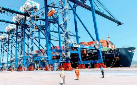 Giữ đ&agrave; tăng trưởng vận tải h&agrave;ng h&oacute;a qua cảng biển