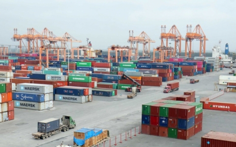 Kinh tế Việt Nam vững v&agrave;ng vượt qua th&aacute;ch thức