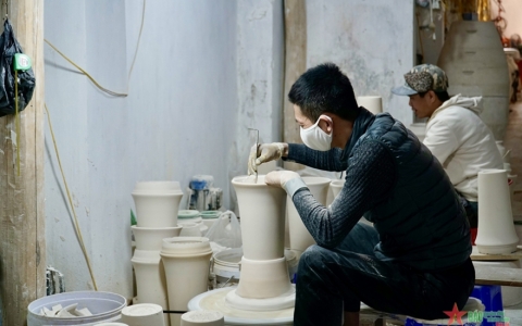 Làng gốm Bát Tràng nhộn nhịp dịp cận Tết