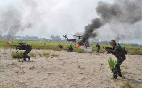 Tạo chuyển biến vững chắc trong c&ocirc;ng t&aacute;c quốc ph&ograve;ng, qu&acirc;n sự địa phương