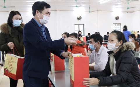 Trao hơn 20 nghìn suất quà Tết cho người lao động Thái Bình
