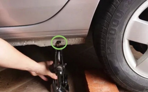 Garage đóng cửa dịp Tết, đây là các bước để tự thay lốp dự phòng khi cần