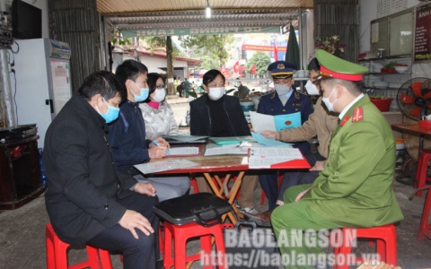 Kiểm tra li&ecirc;n ng&agrave;nh về an to&agrave;n thực phẩm tại thị trấn Đồng Đăng, huyện Cao Lộc
