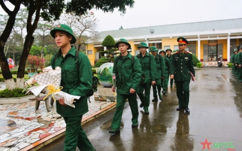 Ngày đầu quân ngũ của chiến sĩ mới Lữ đoàn Phòng không 241, Quân đoàn 1