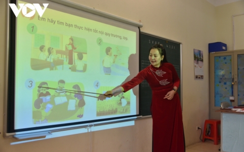 Quy định mới về xếp lương gi&aacute;o vi&ecirc;n c&oacute; hiệu lực từ 20/3/2021