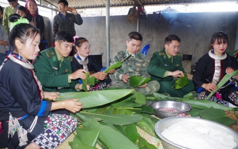 Tết sớm ở Đồn Bi&ecirc;n ph&ograve;ng Huổi Lu&ocirc;ng
