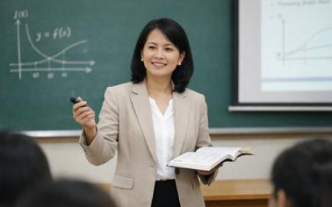 Trường đại học ồ ạt tuyển giảng vi&ecirc;n tr&igrave;nh độ tiến sĩ