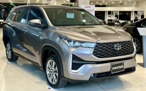 Xe hybrid b&aacute;n chạy nhất Việt Nam c&oacute; gi&aacute; mới giảm 45 triệu đồng