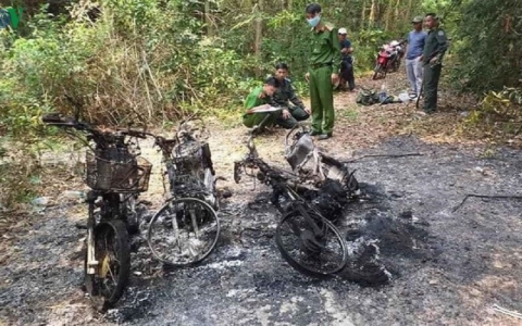 3 xe m&aacute;y của c&aacute;n bộ bảo vệ rừng ở Huế bị thi&ecirc;u rụi