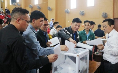 Chen nhau đấu gi&aacute; đất v&ugrave;ng ven H&agrave; Nội, c&oacute; l&ocirc; tr&uacute;ng gi&aacute; gần 16 tỷ đồng