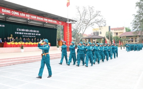 Chú trọng phát triển đảng trong dân quân tự vệ