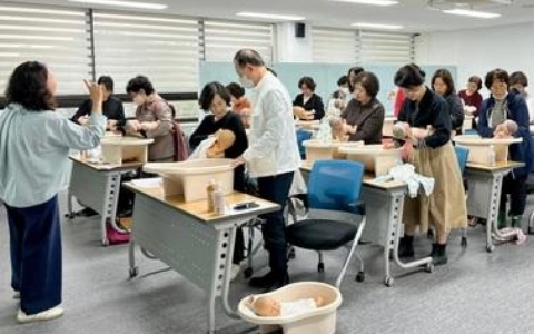 Đảo ở H&agrave;n Quốc trả tiền trợ cấp cho &ocirc;ng b&agrave; gi&uacute;p tr&ocirc;ng ch&aacute;u