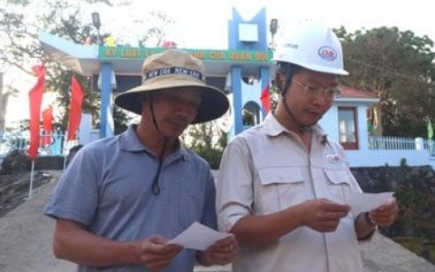 H&agrave;ng trăm cử tri 2 cụm đảo ở C&agrave; Mau đi bầu cử sớm