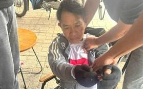 Kẻ trốn truy n&atilde; bị c&ocirc;ng an bắt khi đang uống c&agrave; ph&ecirc; ở L&acirc;m Đồng