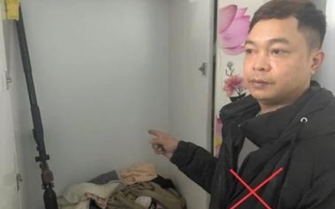 Nam thanh ni&ecirc;n giấu s&uacute;ng qu&acirc;n dụng v&agrave; hơn 400 vi&ecirc;n đạn ở ph&ograve;ng trọ